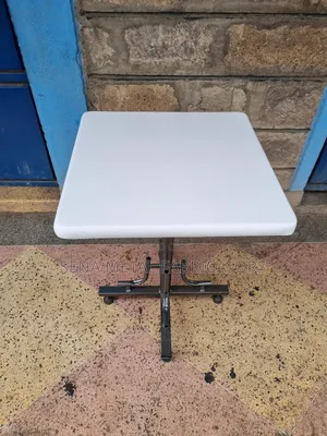 Restaurant Table With Silver Podwer Coating Frame