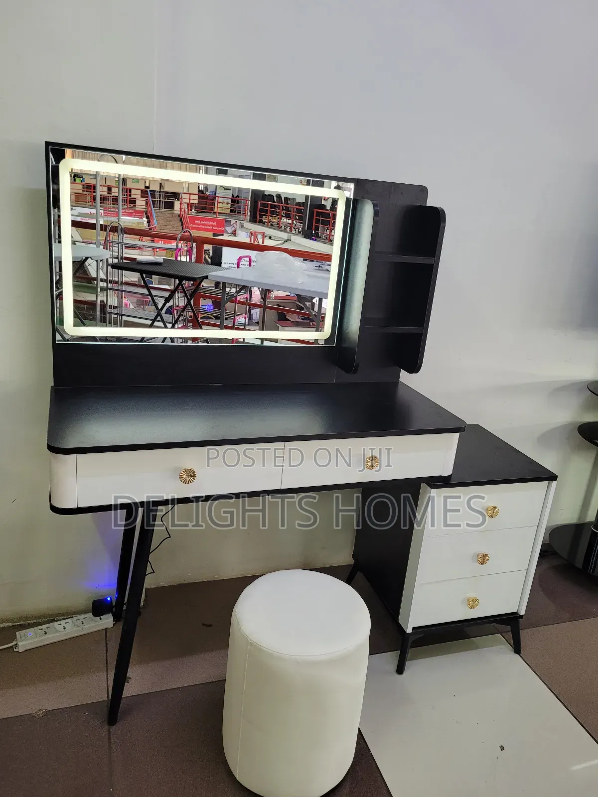 Modern Dressing Table