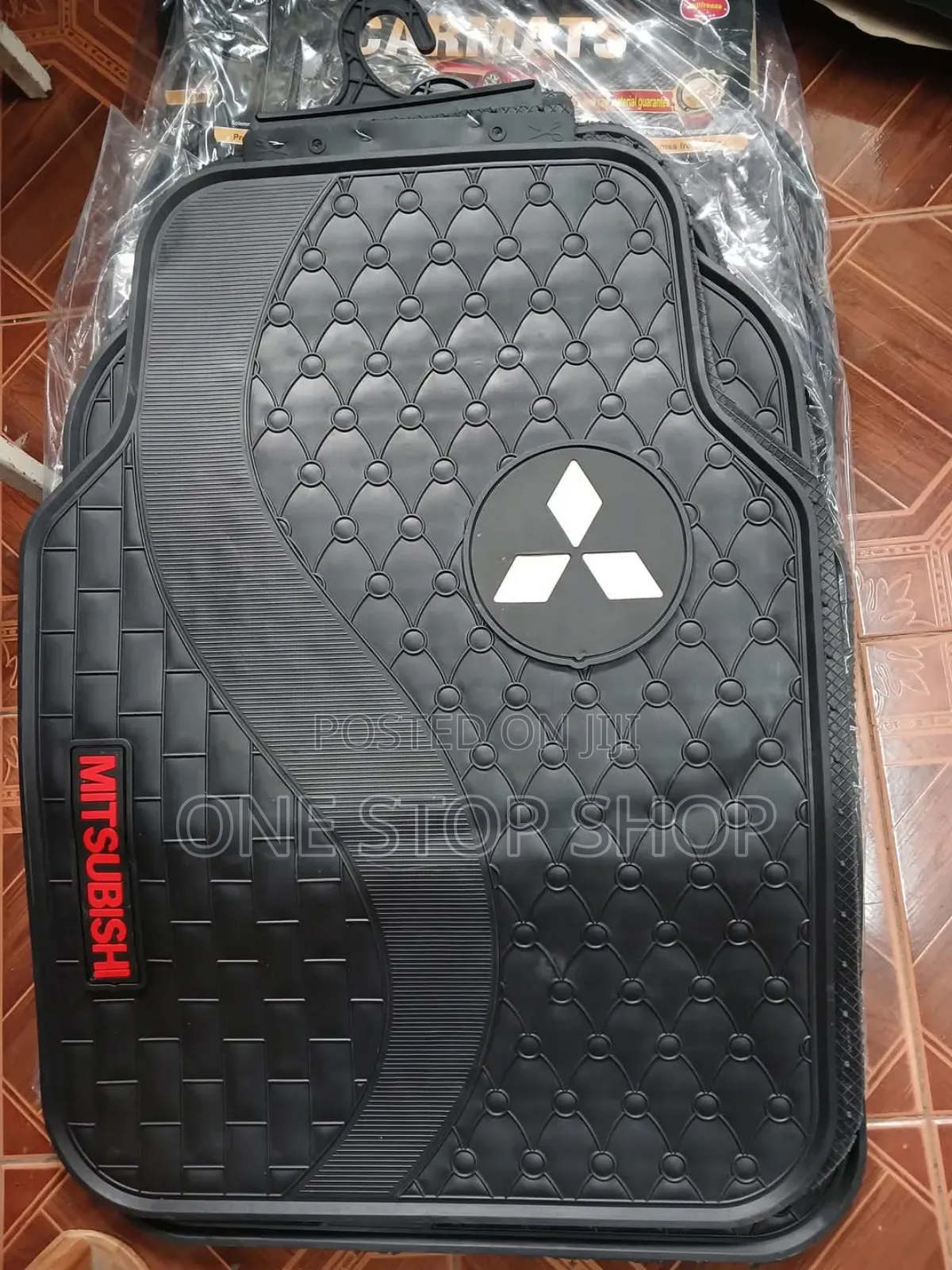 Mitsubishi Carpet Mats With White Logo 5pcs