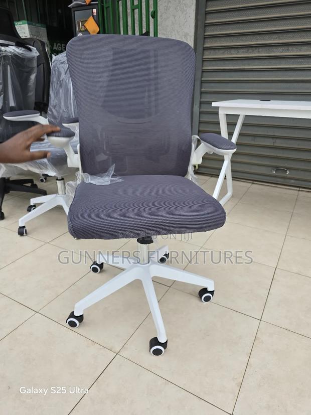 Executive Office Chair - thumbnail 2