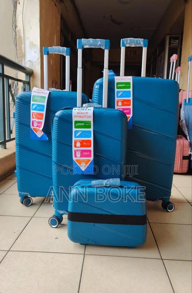 *4 in 1 Luxurious Unbreakable Suitcase*