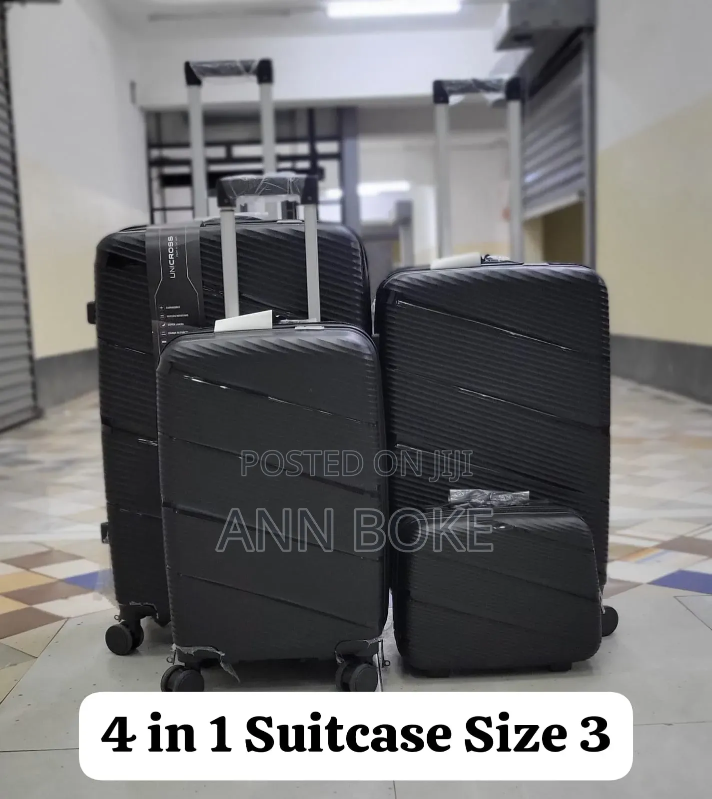 *4 in 1 Luxurious Unbreakable Suitcase*