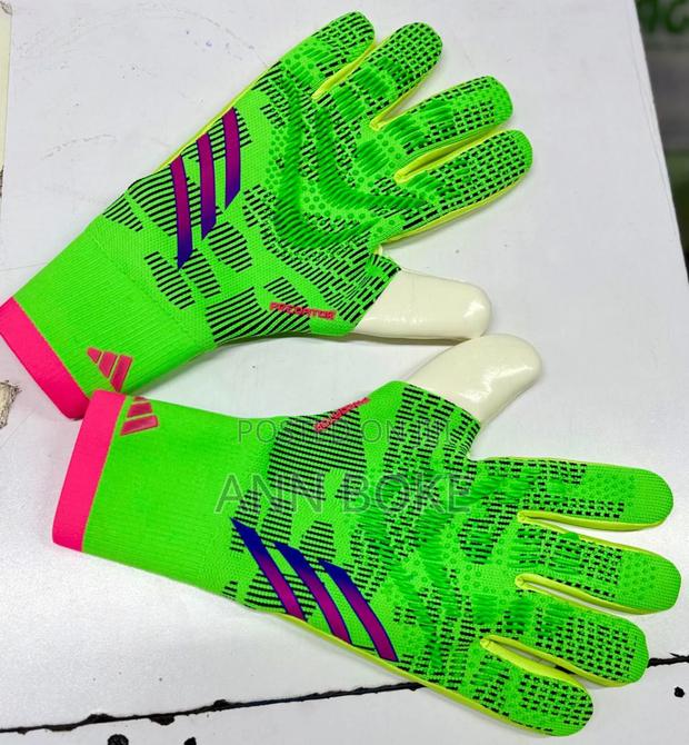 Goalkeeper Gloves  
Available - thumbnail 4