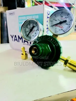 Dual-Gauge Oxygen Regulator–Monitor Output Pressure Easily