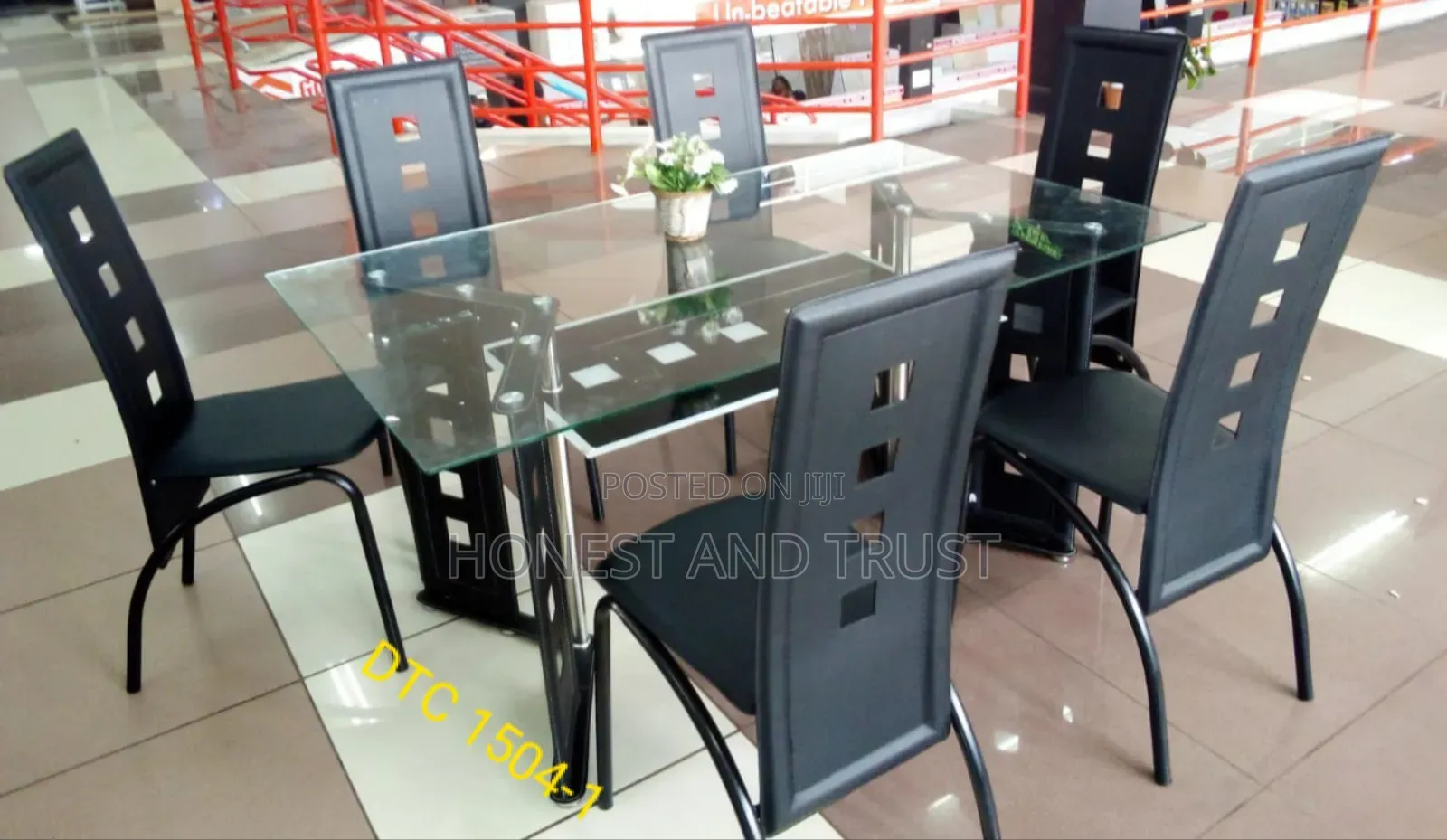 6 Sitter Glass Dining Table With Leather Seats