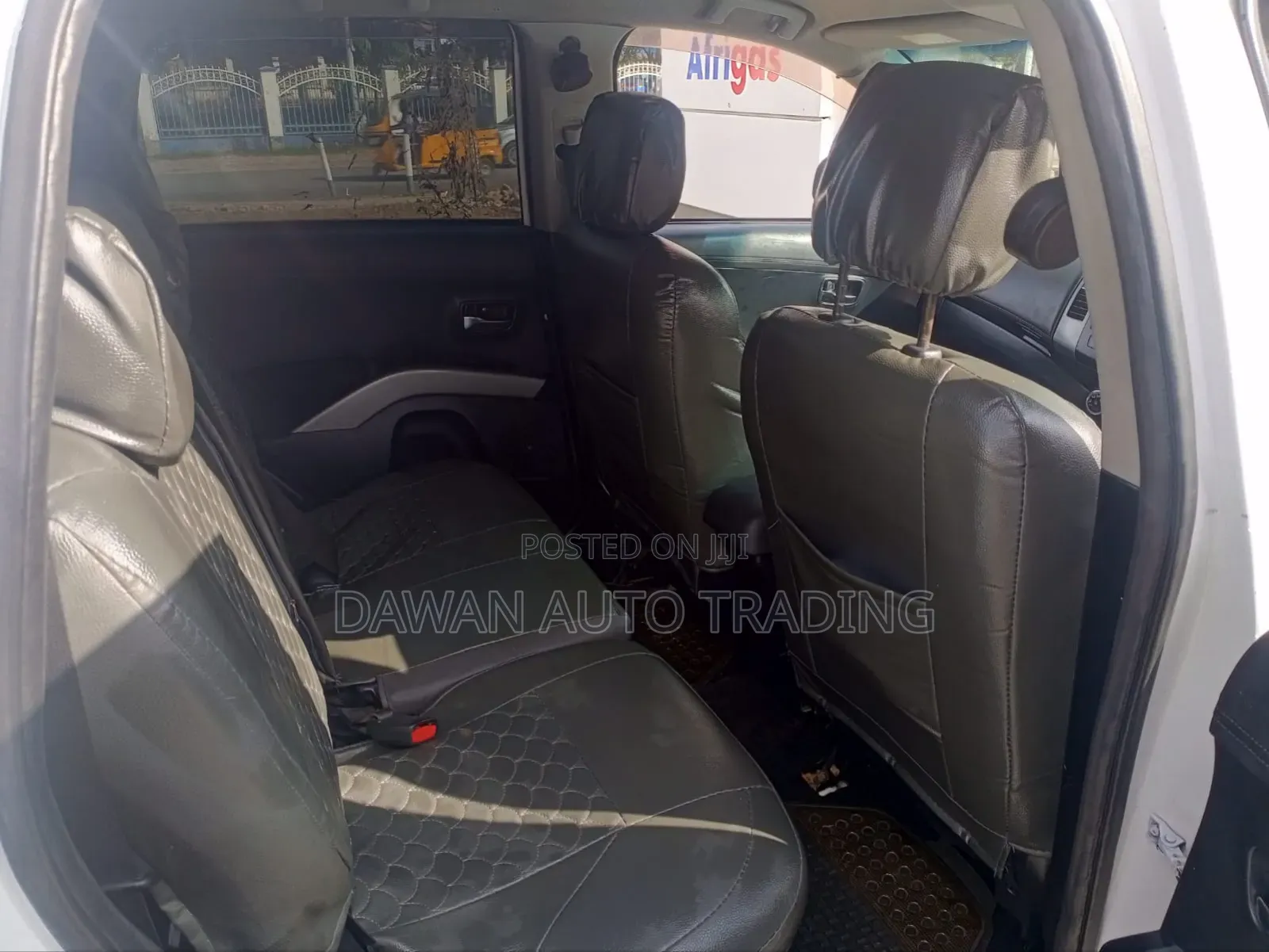 Mitsubishi Outlander 2011 White