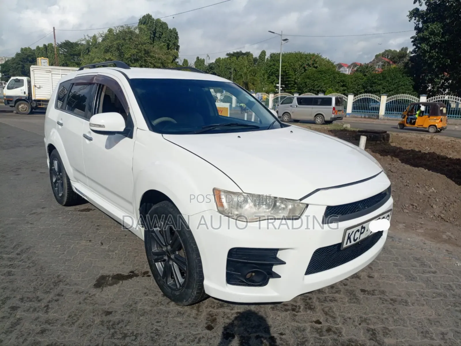 Mitsubishi Outlander 2011 White