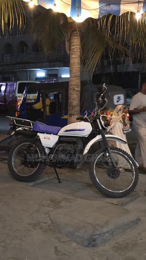 Suzuki 1980 White - main view