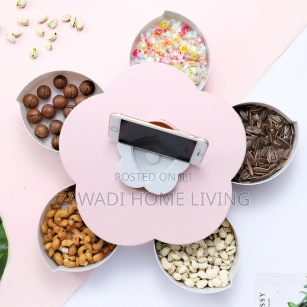 Rotating Petal Tray Snack - thumbnail 3