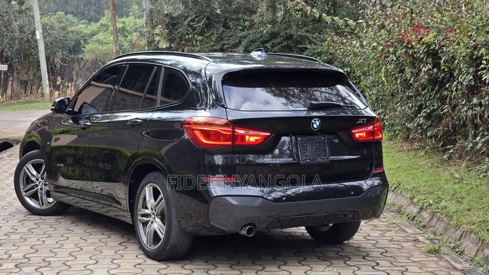 BMW X1 sDrive28i 4dr SUV (2.0L 4cyl Turbo 8A) 2015 Matt Black