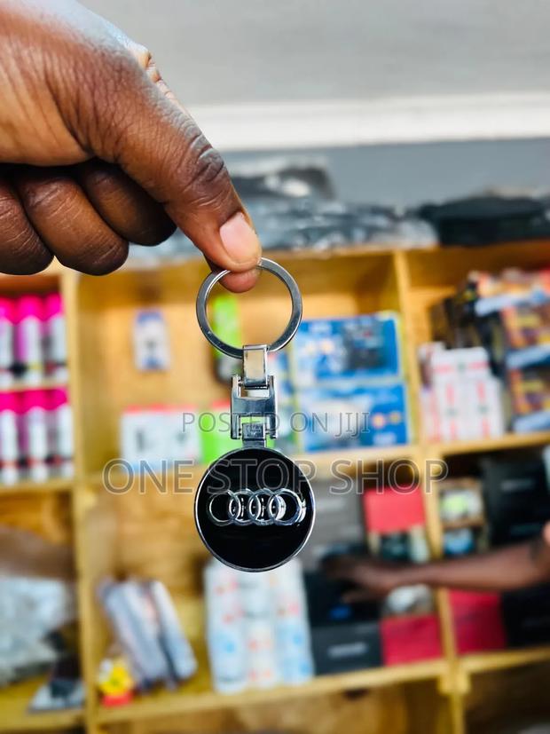 Black or Red Audi Key Logo Chain