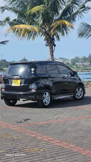 Toyota Ractis 2014 Black