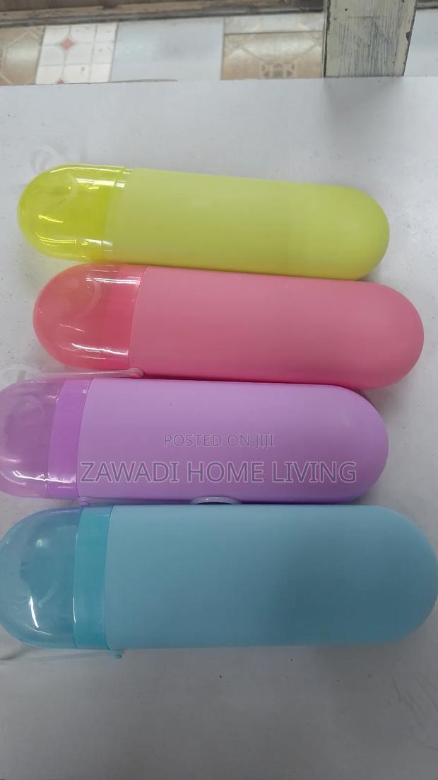  Smiley Portable Toothbrush Holder - thumbnail 3