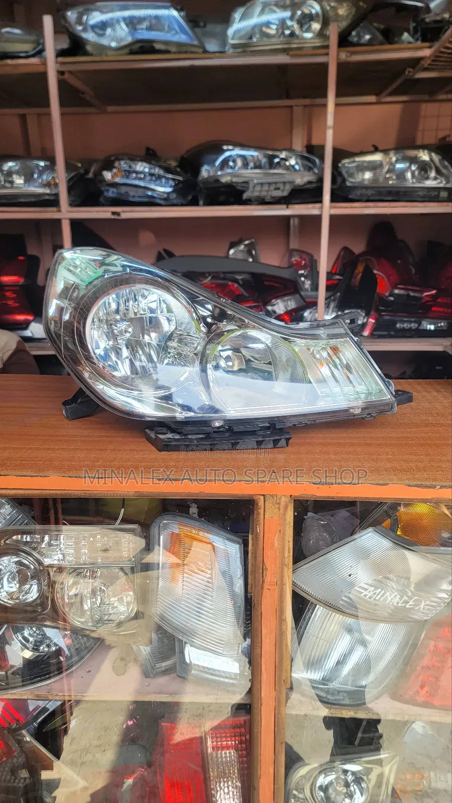 Nissan Wingload Headlight Complete With Bulbs  Non Synon