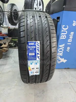 255/40r19 Hifly Tire