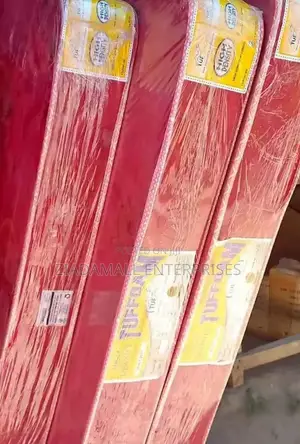 Cozy Upgrade: Plain 8-Inch Mattress (4.5x6 Ft) for Comfort