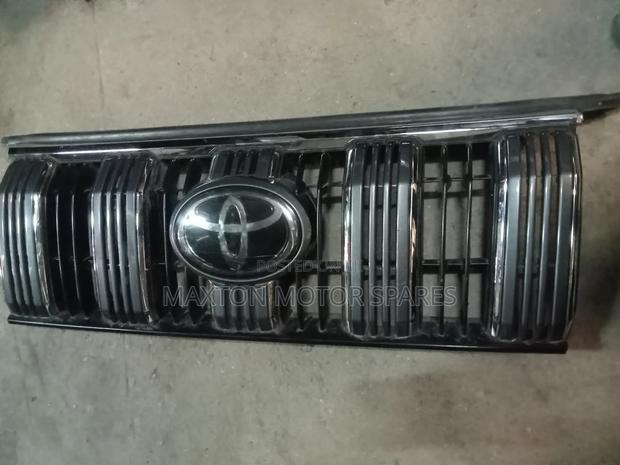 Land Cruiser J160/165 Grille With Radar Sensor Glass Badge