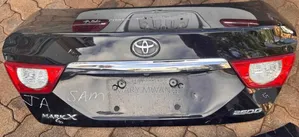 Mark X 2010 Boot/Tailgate