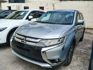 Mitsubishi Outlander 2018 Silver