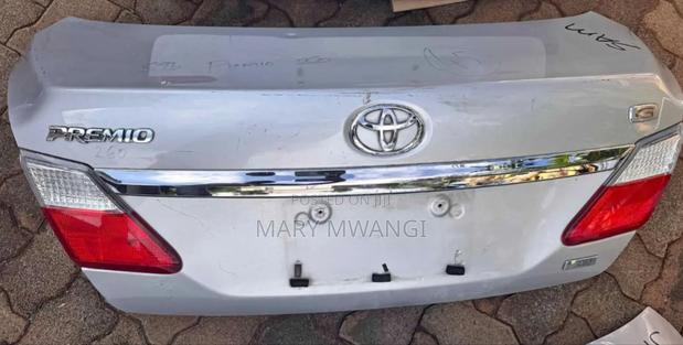 Ex Japan Premio 260 Boot/Tailgate