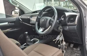 Toyota Hilux Revo Double Cab Deisel 2.4 RWD 2018 Silver