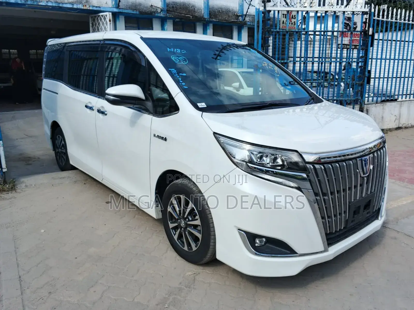Toyota Esquire 2018 White