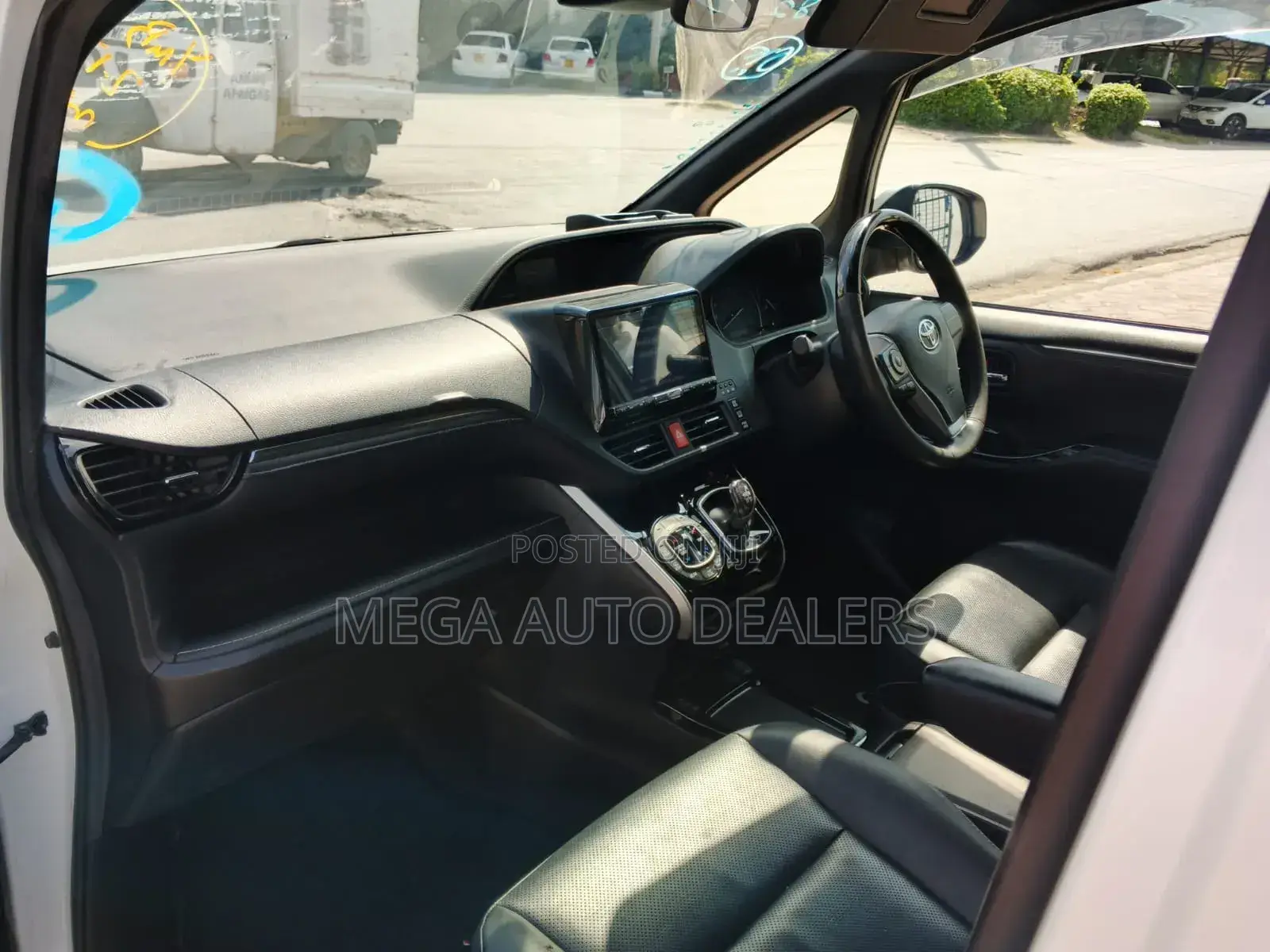 Toyota Esquire 2018 White