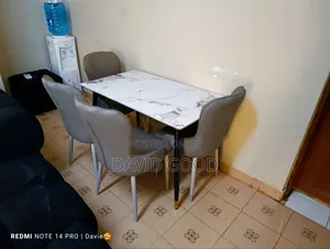 Mable Table and Chairs