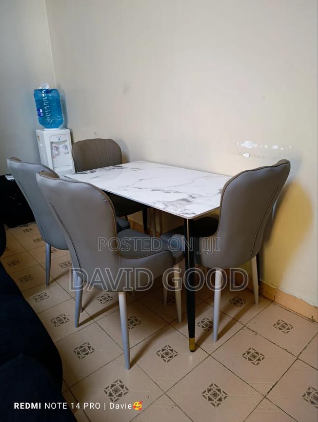 Dinning Table Mable - main view