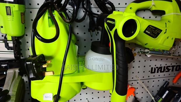 Pnuematic Nailer / Nail Gun