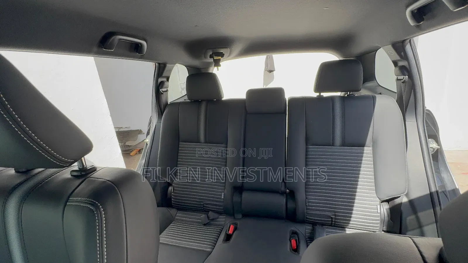 Toyota Corolla Fielder 1.5 Hybrid FWD 2019 Black
