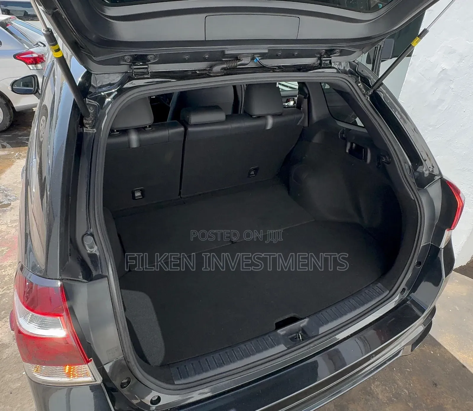 Toyota Corolla Fielder 1.5 Hybrid FWD 2019 Black
