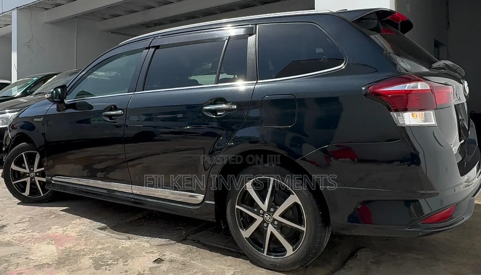 Toyota Corolla Fielder 1.5 Hybrid FWD 2019 Black