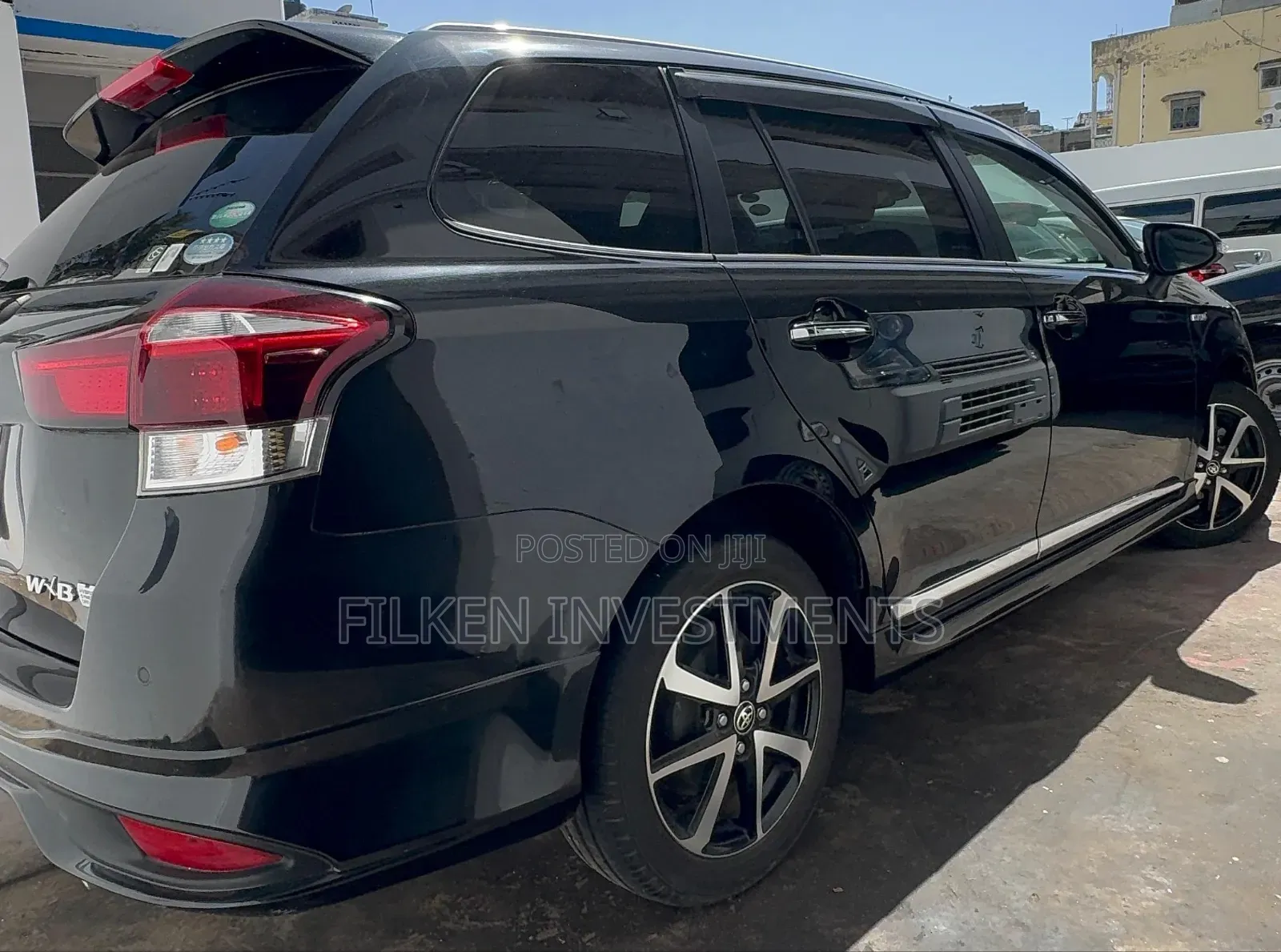 Toyota Corolla Fielder 1.5 Hybrid FWD 2019 Black