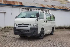 Toyota HiAce 2018 White