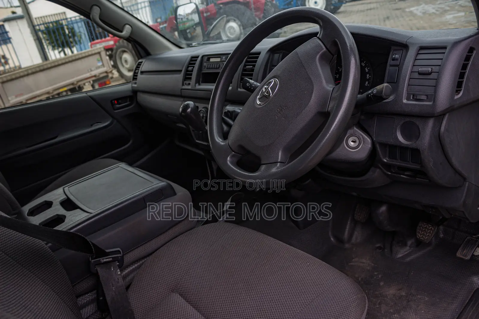 Toyota HiAce 2018 White