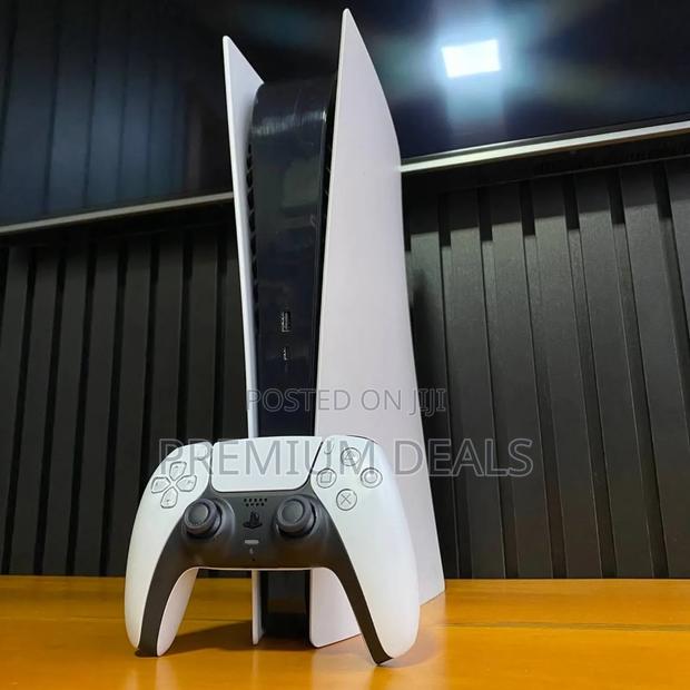 Ps5 Digital STD With a Controller. - main view