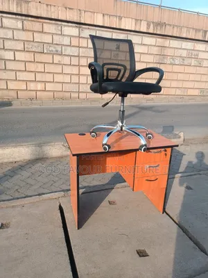 Black Mesh Office Chair With Lockavle Office Desk Jk7y