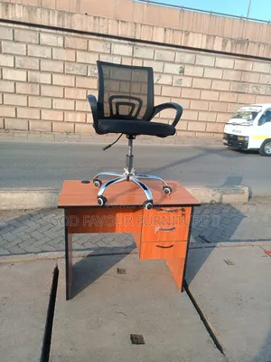 Modern Mesh Office Chair With Lockable Office Desk Htt5