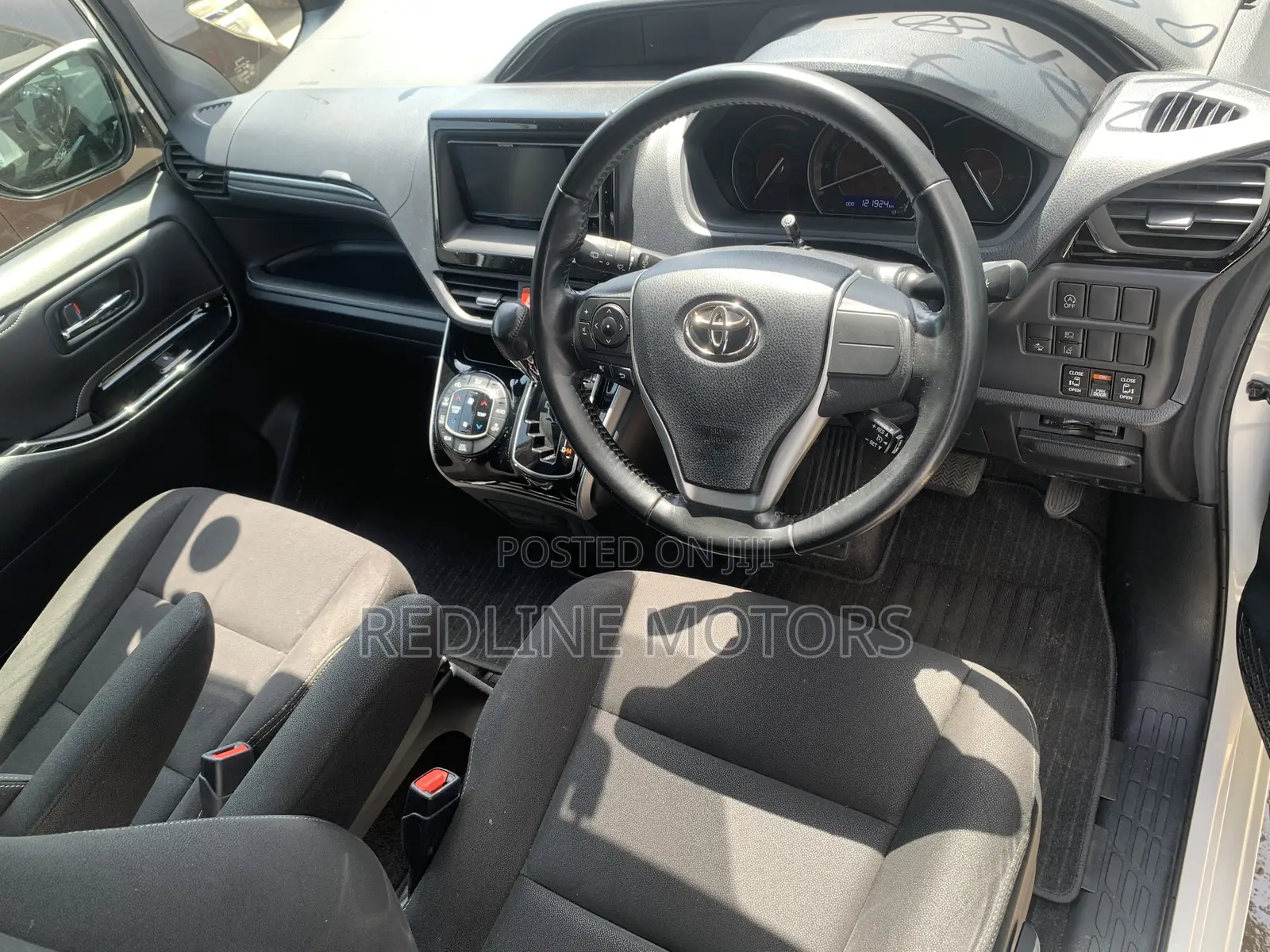 Toyota Esquire 2.0 AWD (7 seater) 2018 White