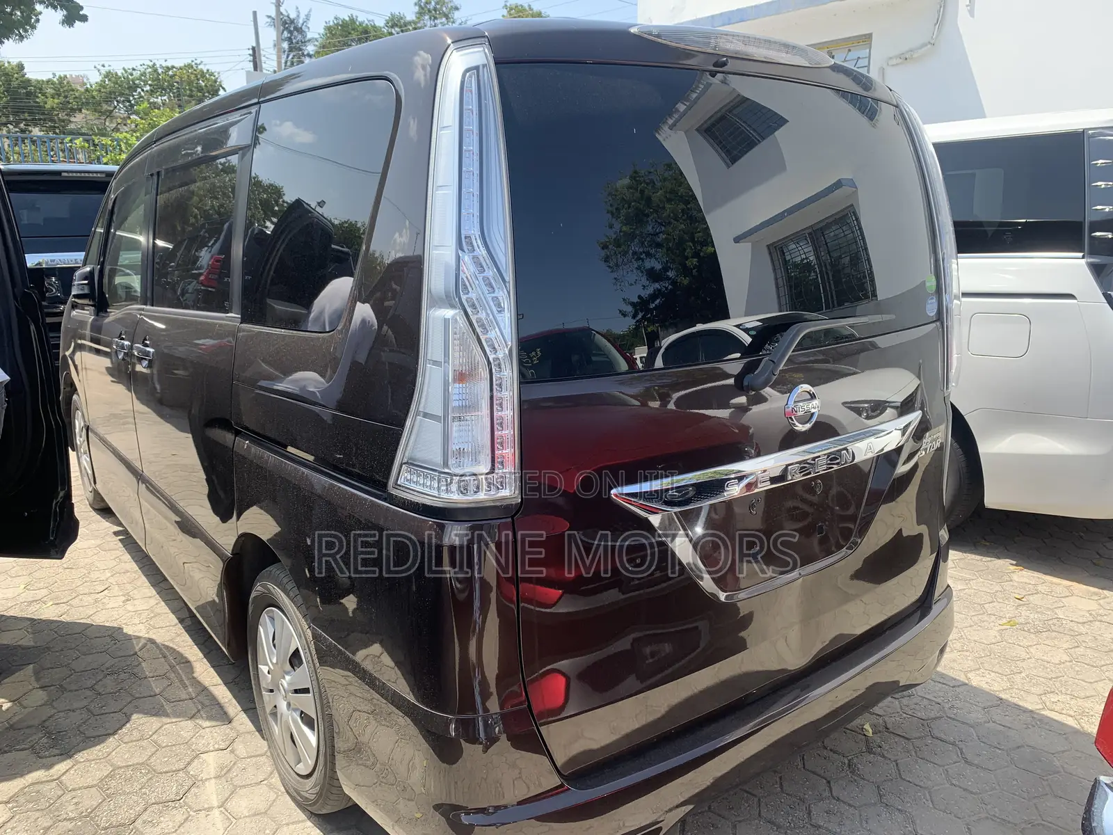 Nissan Serena 2017 Brown