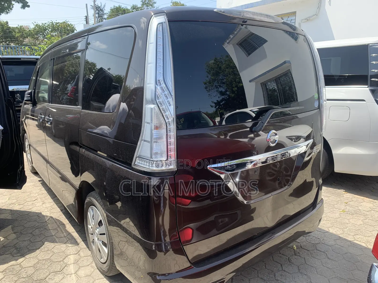 Nissan Serena 2017 Brown