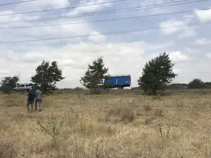 95 Acres on Tarmac Mombasa Rd