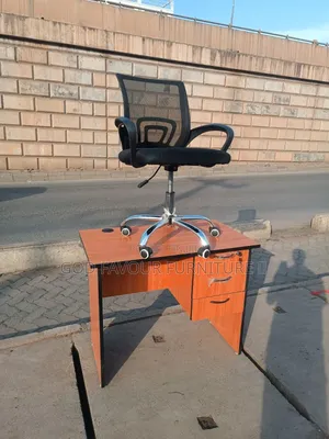 Quality Lockable Office Desk With Mesh Office Chair Swivel
