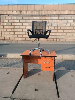 Elegant Modern Office Desk With Mesh Office Chair Jk9xs
