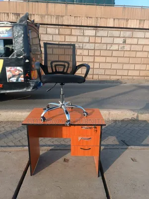 Quality Office Desk With Secretarial Mesh Office Chair Jd3qm