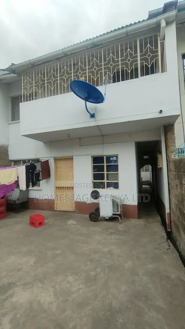 4bdrm Townhouse/Terrace in South B Estate for sale