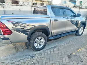 Toyota Hilux 2017 Silver
