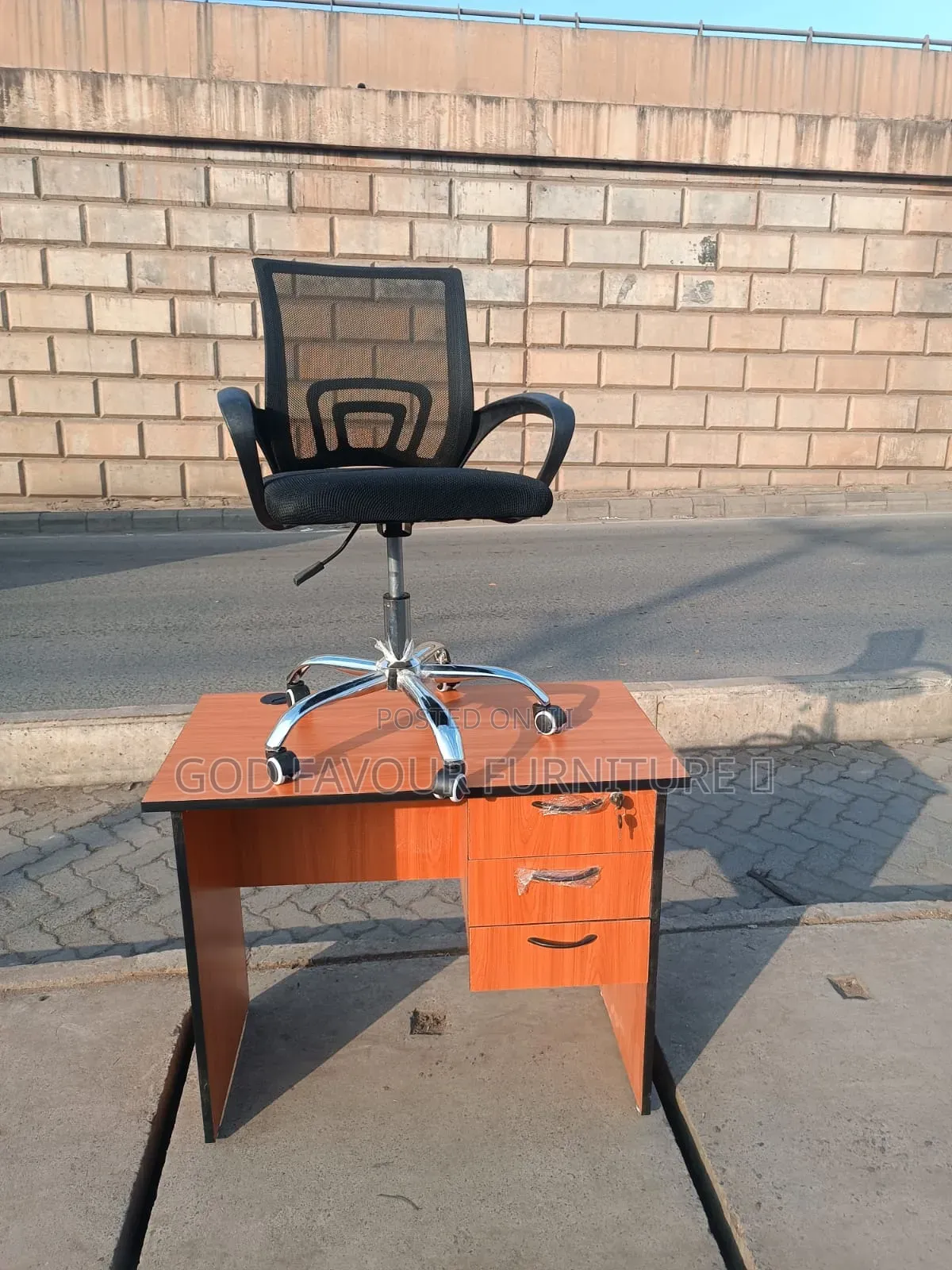 Quality Wooden Lockable Office Desk With Mesh Chair Gf3w