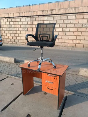 Generic Modern Office Desk With Mesh Office Chair Swivel Qw8
